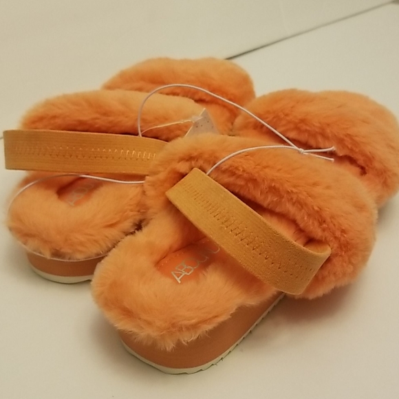 Abound - Picture 4 of 4